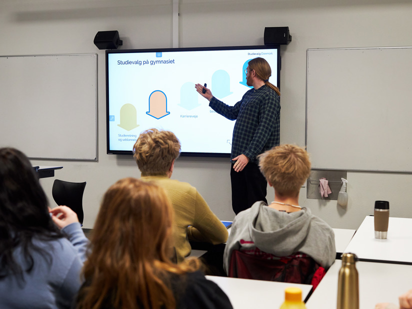 Studievejleder Foran Elever